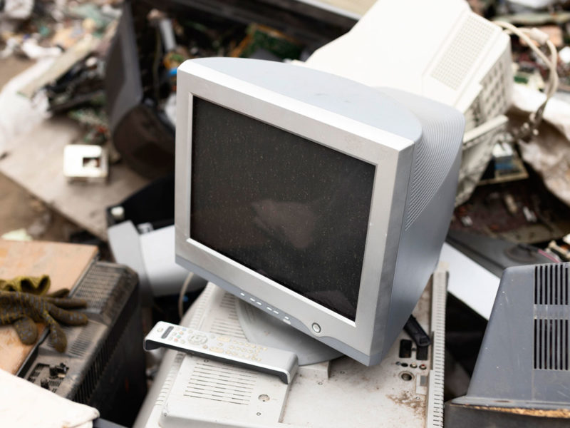 Serba-serbi daur ulang sampah elektronik (e-waste)
